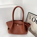 Retro καφέ δερμάτινη τσάντα tote με πλαϊνές πιέτες και χρυσές λεπτομέρειες - Καφέ