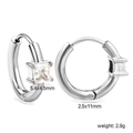 Orecchini a cerchio in acciaio con zircone quadrato a 4 griffe, misura 5,4x4,5mm - Stile Quadrato (EA33020AS)