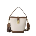 Borsa a secchiello bianco crema con finiture in pelle marrone e tracolla larga stampata - Bianco