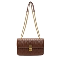 Dunkelbraune Stepptasche mit goldener Kette und Metal-Drehverschluss im Retro-Stil - Braun