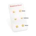 Set di orecchini a lobo minimalisti in acciaio inossidabile dorato con forme geometriche - Set Geometrico 3 Paia (Tondo/Cuore/Quadrato) / Stile Oro (ET109901G)