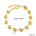 Detail eines 18k vergoldeten Armbands mit 18cm Länge und 8mm Spiralgliedern in Nahaufnahme - Metall Spirale Wirbel Stil (BR280201G) / Gold