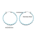 Detail von 44,5 mm gewellten Edelstahl-Creolen mit blauem Emaille und antiallergenem Finish - Silber Zickzack Blau Stil (EA31380DS)
