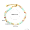 Dettaglio di un bracciale di perline colorate e perla d'acqua dolce con chiusura a moschettone - Stile Perla e Perle Blu (BR27650MG)