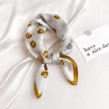 Foulard en soie élégant avec base beige et motifs circulaires marron doré chic - 53x53cm / Jaune Gingembre Géométrique (ZS-83)
