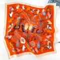 Modisches Seiden-Halstuch mit hellem Orange-Palmen- und tropischem Pflanzen-Kunstmuster - Orange