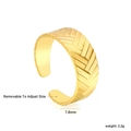Bague réglable en acier inoxydable plaqué or 18K avec texture à chevrons, 7,6 mm - Style Tissé à Chevrons (RI156301G)