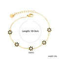 Detail of 18K gold-plated daisy bracelet with black and white enamel flower charms - Black 5-Flower Link Chain Style (BR28310BG)