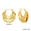 Dettaglio orecchini in metallo dorato a grana fusa, misura 6,3x26mm e peso di 12,8g - Stile plissettato irregolare dorato (EA335001G)