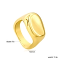 Nahaufnahme eines polierten 18K vergoldeten Siegelrings mit 13,9mm Breite und 17,6g Gewicht - US 6 / Goldener Unregelmäßiger Geometrischer Grober Stil (RI159406-8G)