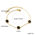 Vue détaillée du bracelet en acier doré 18+5cm avec breloques carrées noires - Style Aspect Onyx Carré à Trois Pierres (BR25860BG)