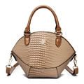 Sac à main beige texture crocodile avec poignées marron et boucle trèfle dorée - Kaki