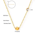 Collier en acier inoxydable doré avec pendentif poisson tropical en émail et zircon - Style Poisson Tropical Orange-Jaune Doré (NE2576YGG)