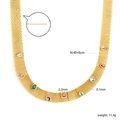Collana a rete placcata oro 18K con zirconi colorati e dettaglio della chiusura a moschettone - Collana in maglia larga con pietre preziose colorate (NE2D770MG)