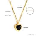 Detalle del colgante corazón dorado con piedra negra y medidas de cadena ajustable - Gema de Corazón Negro / Oro (NE2A590BG)