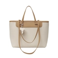 Grande borsa tote color crema con manici marroni e ciondolo a forma di elefante - Bianco