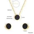 Dettaglio del set di gioielli in acciaio inossidabile dorato con smalto nero e misure - Stile Tondo Oro Nero (SE25130BG)
