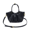 Schwarze geraffte Beuteltasche mit goldenen Beschlägen und verstellbarem Riemen - Schwarz