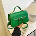 Bolso bandolera verde esmeralda con diseño de doble cremallera y herrajes dorados - Verde