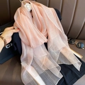 Eleganter Seidenschal in Rosa mit goldenen Glitzerstreifen für Damen Frühling Sommer Tuch - Hellrosa