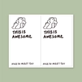 Sellos blancos minimalistas con texto This is Awesome sobre fondo verde suave - Blanco Estilo B (Soso Day/Gato)