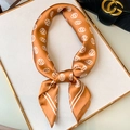 Elegante karamelbruine satijnen vierkante sjaal met witte geometrische patronen voor dames - 70*70cm / Geel