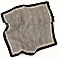 Detail van zijden sjaal met pied-de-poule patroon en geometrische design texturen - 53*53cm / Zwart (ZS-32)