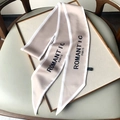 Pañuelo estrecho de seda champán con letras Romantic Paris y ribete blanco elegante - 8x160cm / Caqui