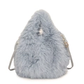 Borsa a tracolla in finta pelliccia blu polvere con cinturino in pelle e metallo - Blu