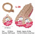 Detail van 100 kerstcadeaulabels van kraftpapier met ijsbeermotief en jute touw - Kerstmuts Ijsbeer Patroon (L-28)