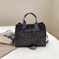 Leopard-Canvas-Einkaufstasche mit lila Trageriemen und zwei Fronttaschen für Damen - Blau ohne Anhänger