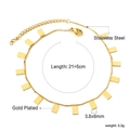 Detailansicht der vergoldeten Edelstahl-Fußkette mit 3,8x6mm rechteckigen Anhängern - Gold Rechteck Stil (AN117301G)