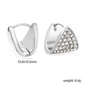 Macro shot of silver triangular earrings with white zircon pavé and size dimensions - Silver Style (EA33210AS)
