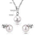 Detailansicht des Perlen-Schmucksets mit 45cm Kette und 8mm Edelstahl-Ohrsteckern - Silberner Stil (SE230401S)