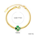 Dettaglio del bracciale a quadrifoglio con cristalli verdi a cuore su catena in acciaio - Bracciale Quadrifoglio e Cuore con Zirconia (BR28770JG)