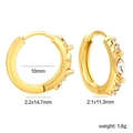 Dettaglio di orecchini a cerchio in acciaio placcato oro 18K con cristalli zirconi - Stile Zircone Marquise (EA33770AG)