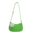 Borsa sottobraccio in feltro trapuntato verde neon con pompon bianco e catena oro - Verde con Pendente