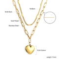 Détail d'un collier cœur double couche en acier doré avec chaîne à trombones - Collier Double Couche Cœur 3D Doré (NE2A8501G)