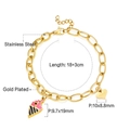 Makro-Detail eines 18K vergoldeten Armbands mit Herzanhänger und Eistüten-Charm - Gold Eiscreme Sweet Heart Gliederkette Armband (BR24850MG)