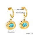 Détail de boucles d'oreilles turquoise en acier doré montrant la taille 16,5x30 mm - Style Pendentif Turquoise avec Support à Crochet (EA59940KG)