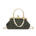 Grüne Leopard-Muscheltasche mit Goldverschluss, Metallgriff und Perlenkette - Grün