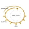 Dettaglio della cavigliera in acciaio placcato oro 18K con ciondoli smiley 5mm e chiusura a moschettone - Faccina Sorridente (AN111001G)