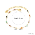 Gros plan de perles colorées 2mm/3mm sur un bracelet en acier inoxydable 16+5cm - Style Chaîne Fine en Or Perlée Colorée (BR28700MG)