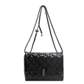 Glänzende schwarze Stepptasche mit Silberkette und kugelförmiger Metallschnalle - Schwarz