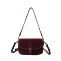 Retro Schultertasche in Burgund mit Wildleder-Klappe und goldener Schnalle Details - Burgunderrot