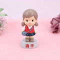 Simpatica statuetta di studentessa per decorazione torte su sfondo rosa con fiori - Stile Studente Femmina (9027)