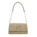 Bolso bajo el brazo plisado en color beige con lazo plateado y asa de cadena - Verde