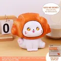 Tirelire chat avec chapeau croissant et emballage déco sur un bureau à domicile - 0002-2 Croissant Fraise Chat