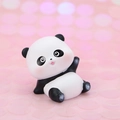 Nahaufnahme einer niedlichen Panda-Figur mit rosa Wangen und ausdrucksstarken Augen - Hello Panda Mit Offenen Augen Stil