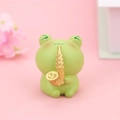 Niedliche grüne Froschfigur spielt goldenes Saxophon auf rosa Hintergrund Schreibtischdeko - Grüner Frosch (Saxophon)